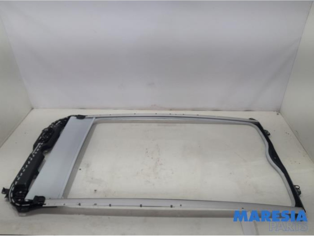 Peugeot - 308 - Sliding headliner mechanism