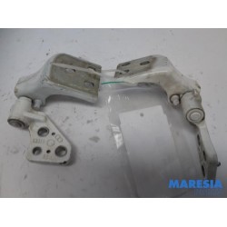 Peugeot - Partner - Rear door hinge, left