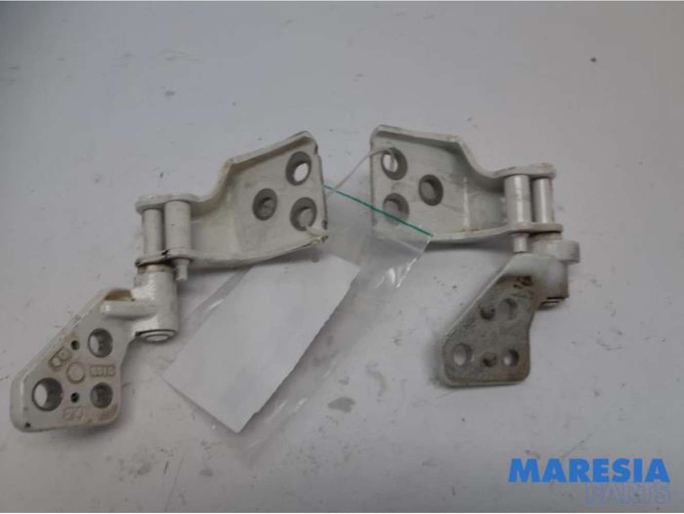 Peugeot - Partner - Rear door hinge, left