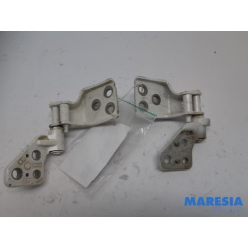 Peugeot - Partner - Rear door hinge, left