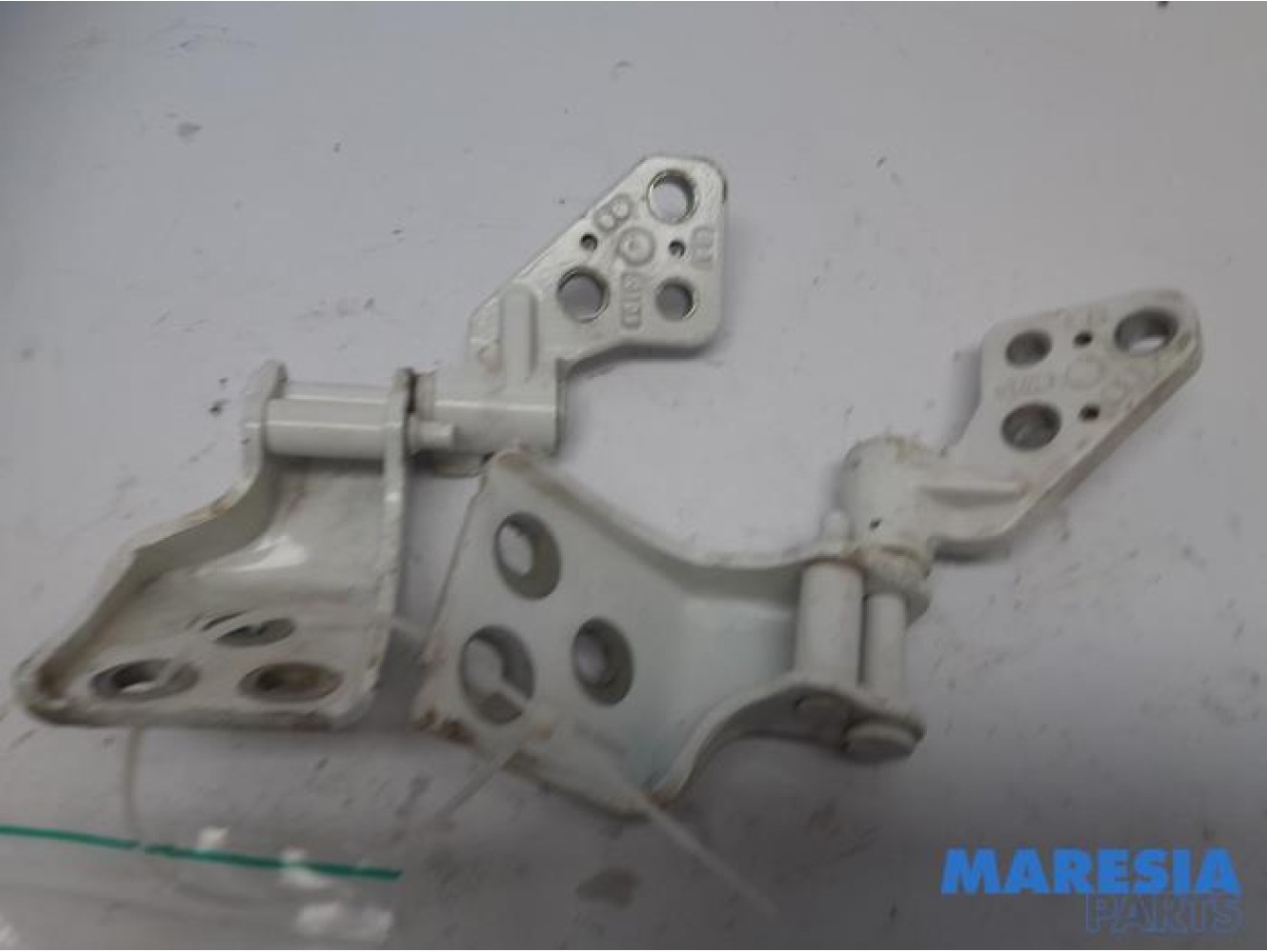 Peugeot - Partner - Rear door hinge, right