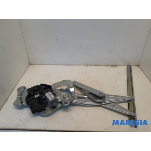 Renault - Scenic - Rear door window mechanism 4-door, right
