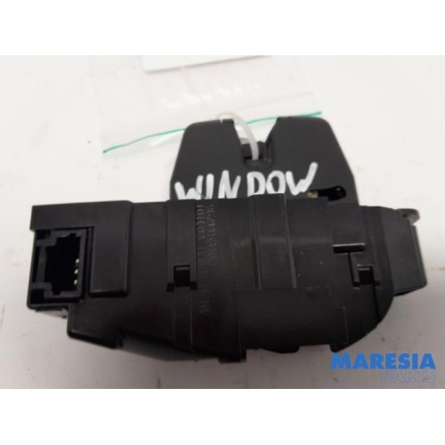 Citroen - Berlingo - Tailgate lock mechanism