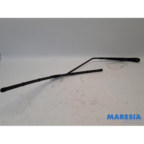 Renault - Scenic - Front wiper arm