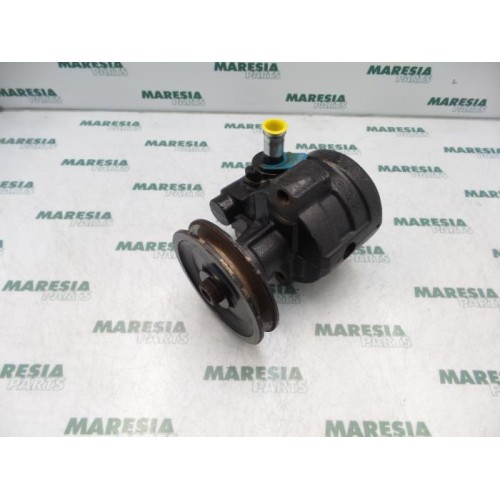 Peugeot - 605 - Power steering pump