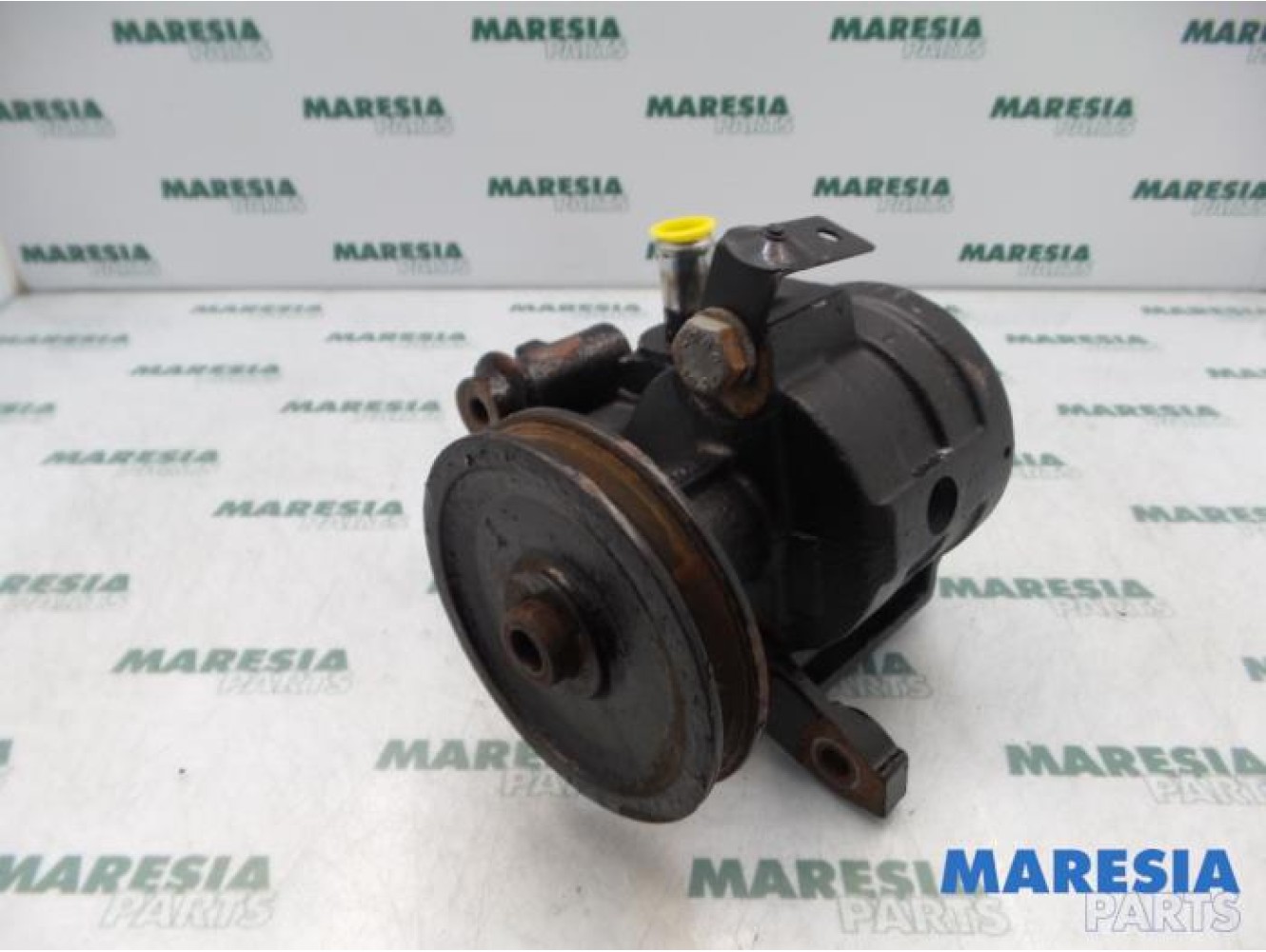 Peugeot - 605 - Power steering pump