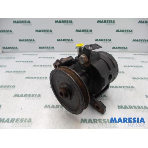 Peugeot - 605 - Power steering pump