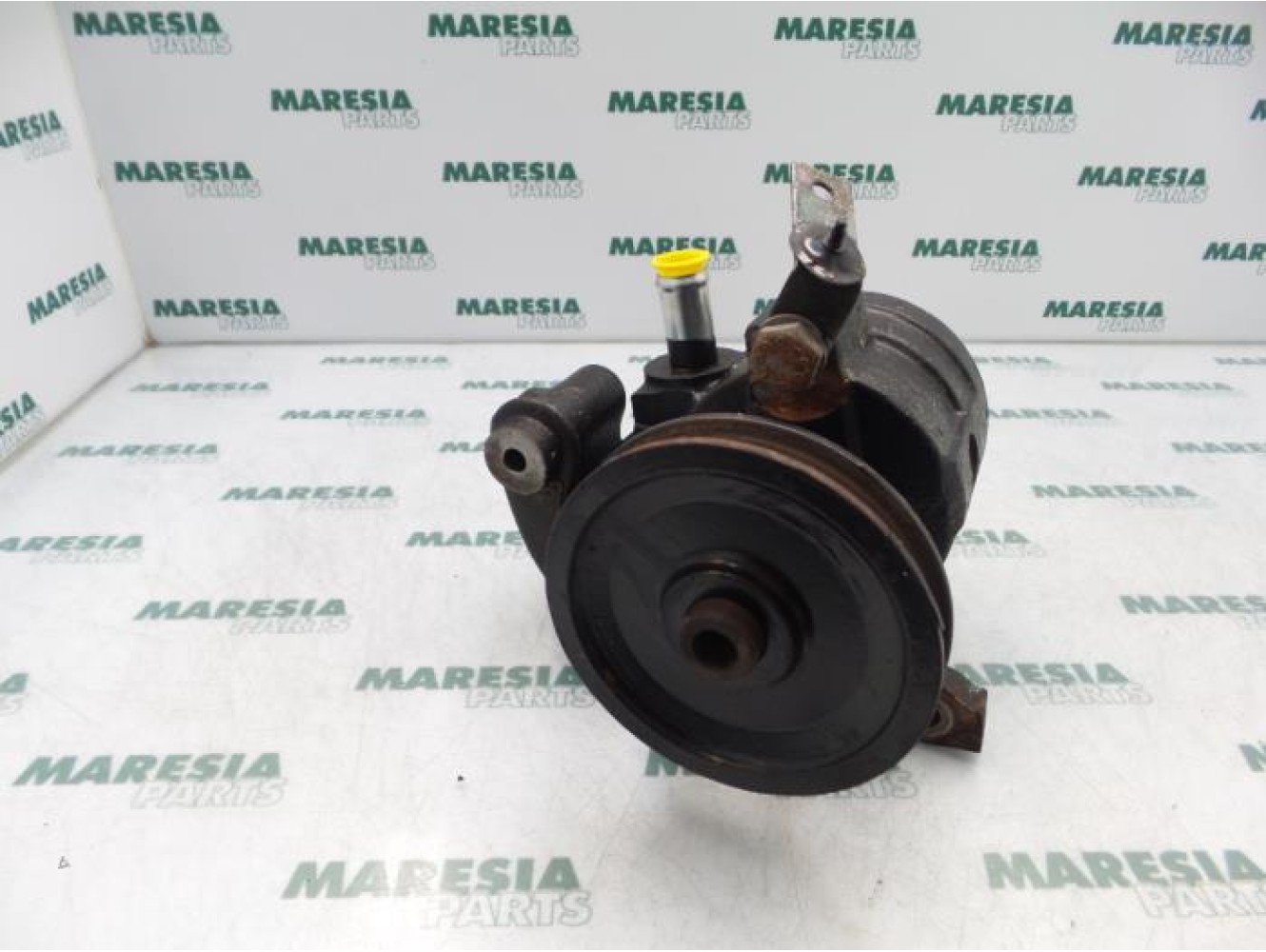 Peugeot - 605 - Power steering pump