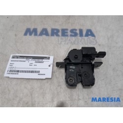 Renault - Captur - Boot lid lock mechanism