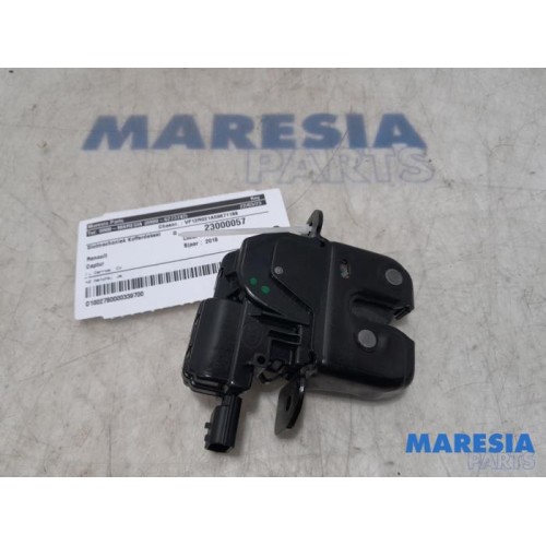 Renault - Captur - Boot lid lock mechanism