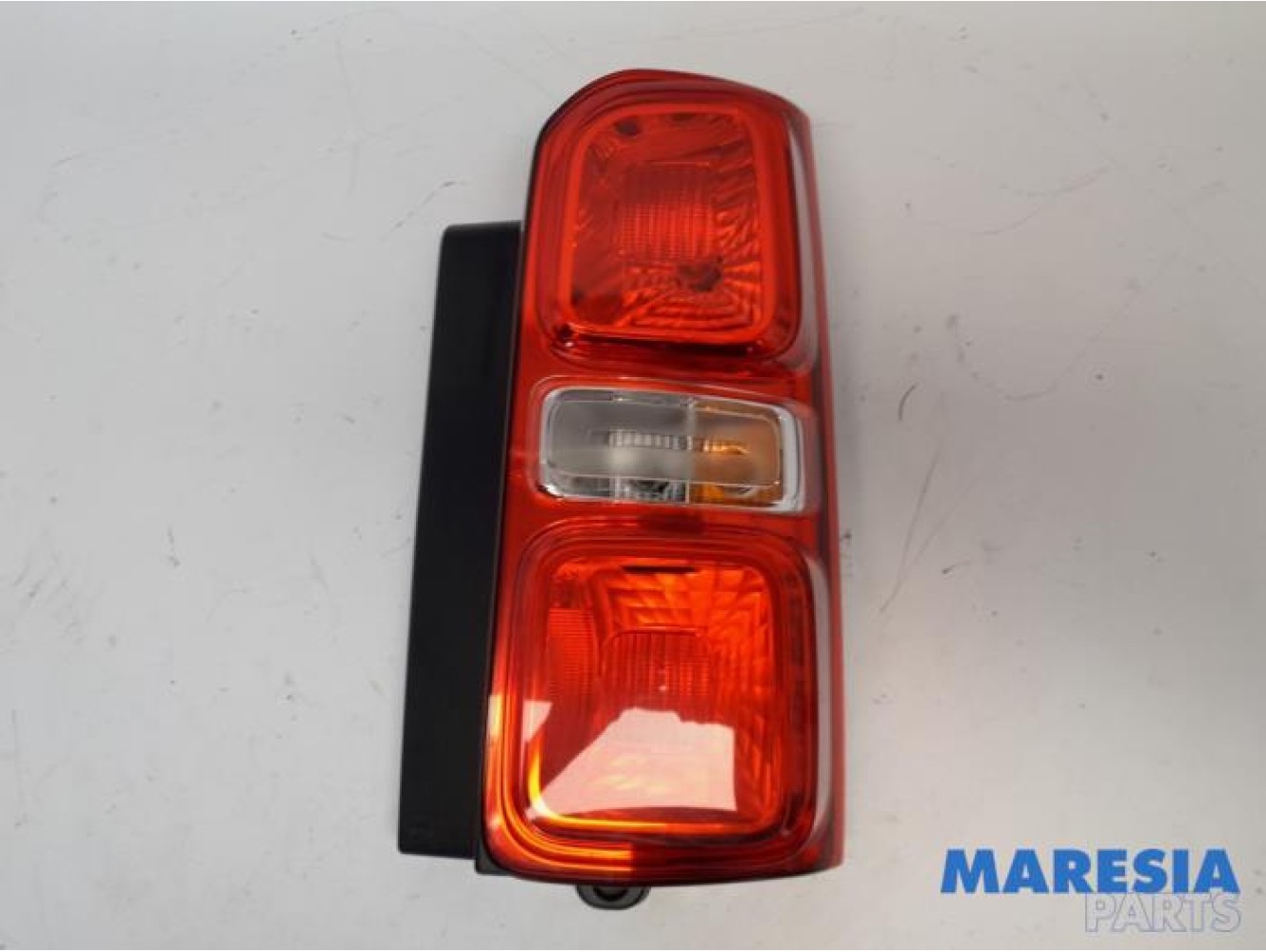 Opel - Vivaro - Taillight, right