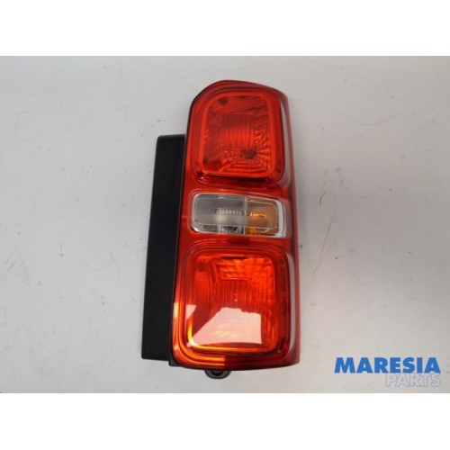 Opel - Vivaro - Taillight, right