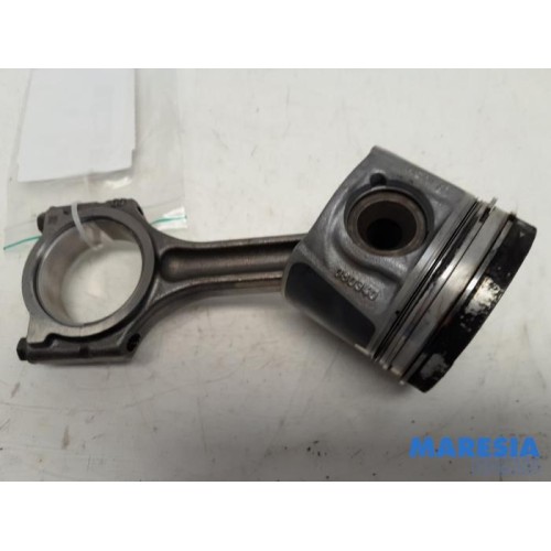 Renault - Trafic - Connecting rod