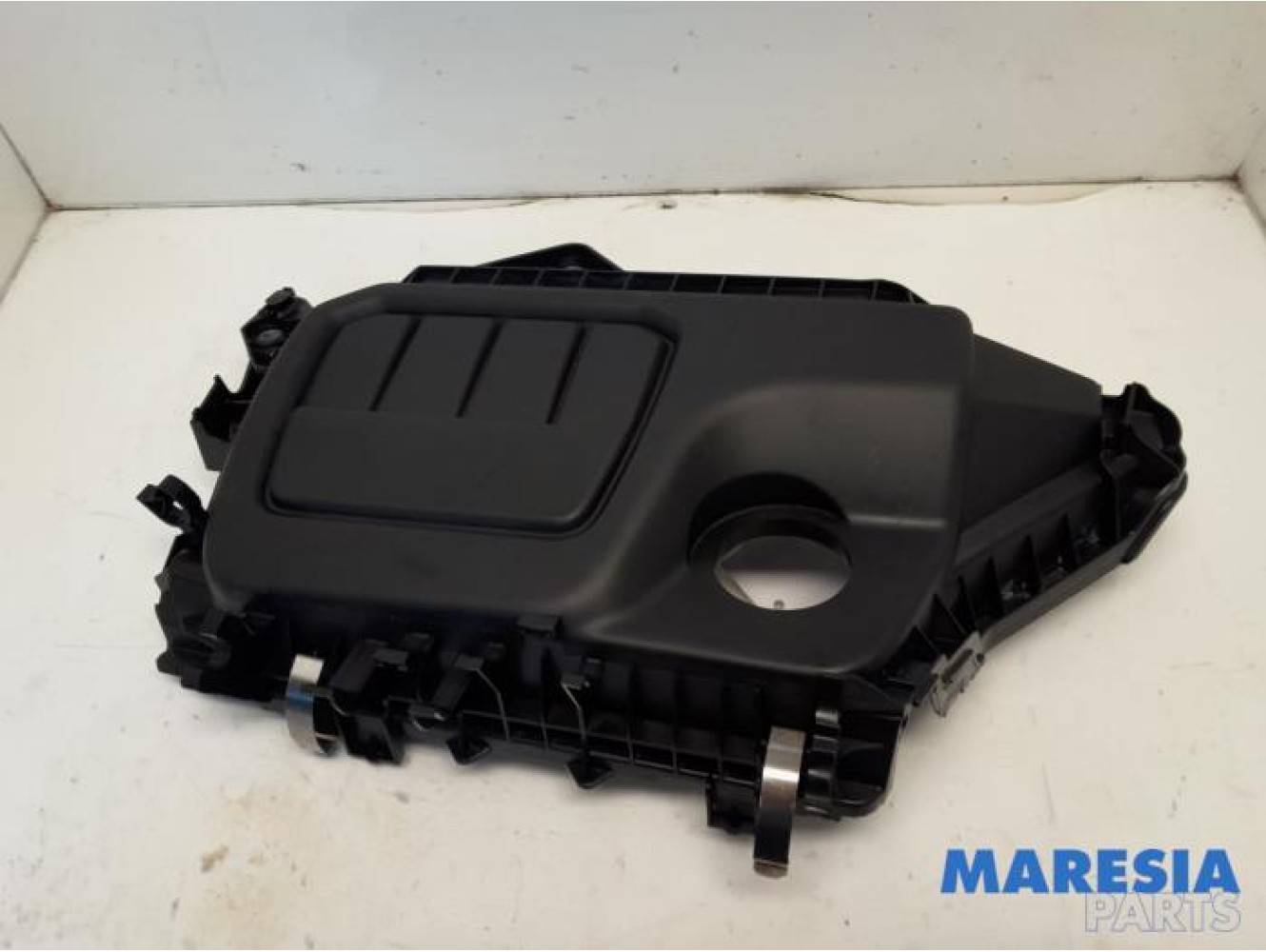 Renault - Trafic - Engine cover