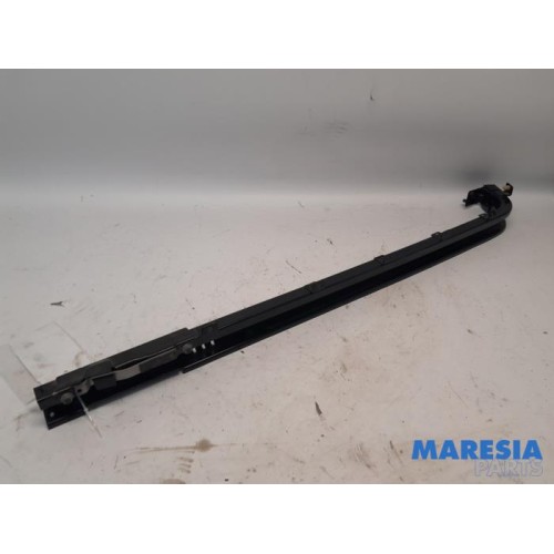 Opel - Vivaro - Sliding door rail, right