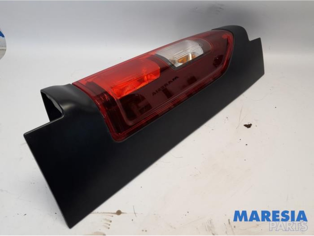 Opel - Vivaro - Taillight, right