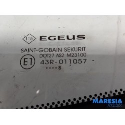 Opel - Vivaro - Driehoeks Ruit links-voor