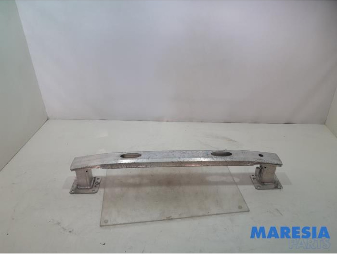 Opel - Vivaro - Bumperframe achter