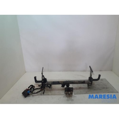 Opel - Vivaro - Towbar