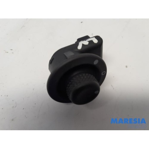 Opel - Vivaro - Mirror switch