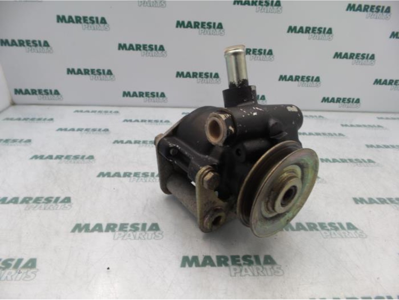 Peugeot - 405 - Power steering pump