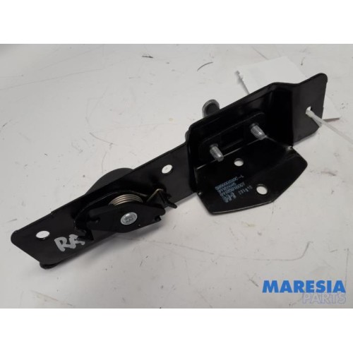 Opel - Vivaro - Minibus/van rear door lock mechanism