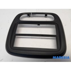 Opel - Vivaro - Radio omlijsting