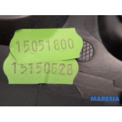 Opel - Vivaro - Radio omlijsting