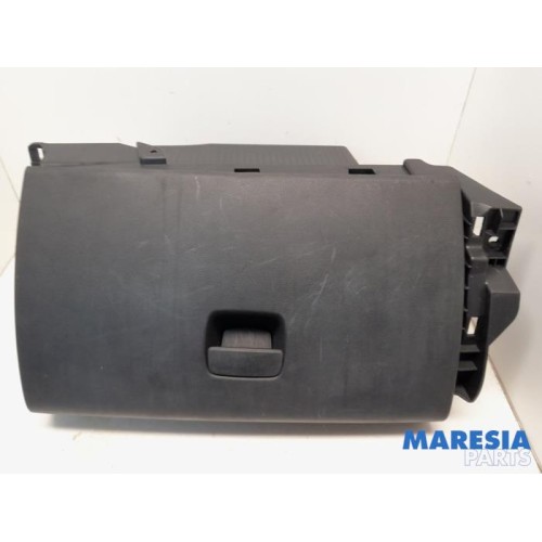 Opel - Vivaro - Glovebox