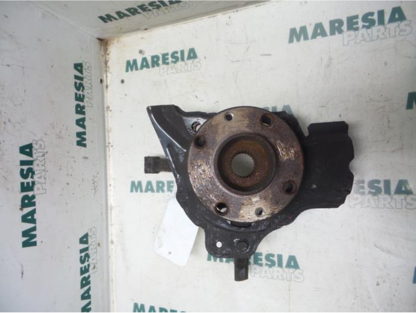 Alfa Romeo - 145/146 - Achsschenkel rechts vorne