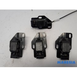Opel - Vivaro - Minibus/van rear door lock mechanism