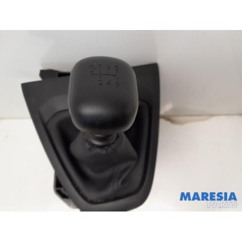Opel - Vivaro - Versnellingspook