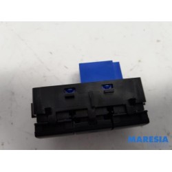 Opel - Vivaro - Central locking switch