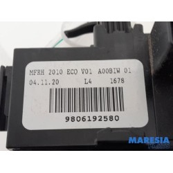 Opel - Vivaro - Fuse box