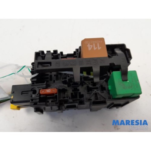 Opel - Vivaro - Fuse box