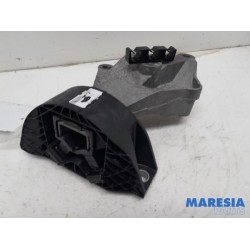 Renault - Clio - Engine mount