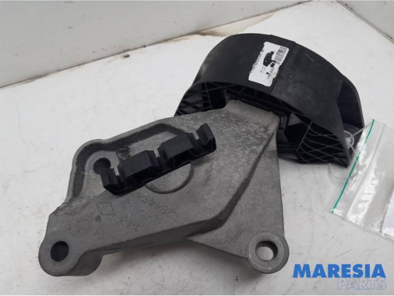 Renault - Clio - Engine mount