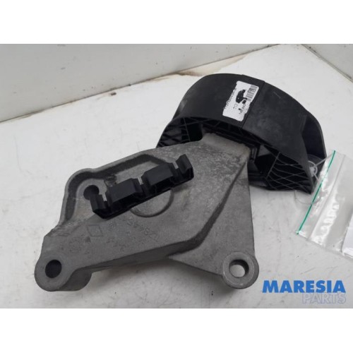 Renault - Clio - Engine mount