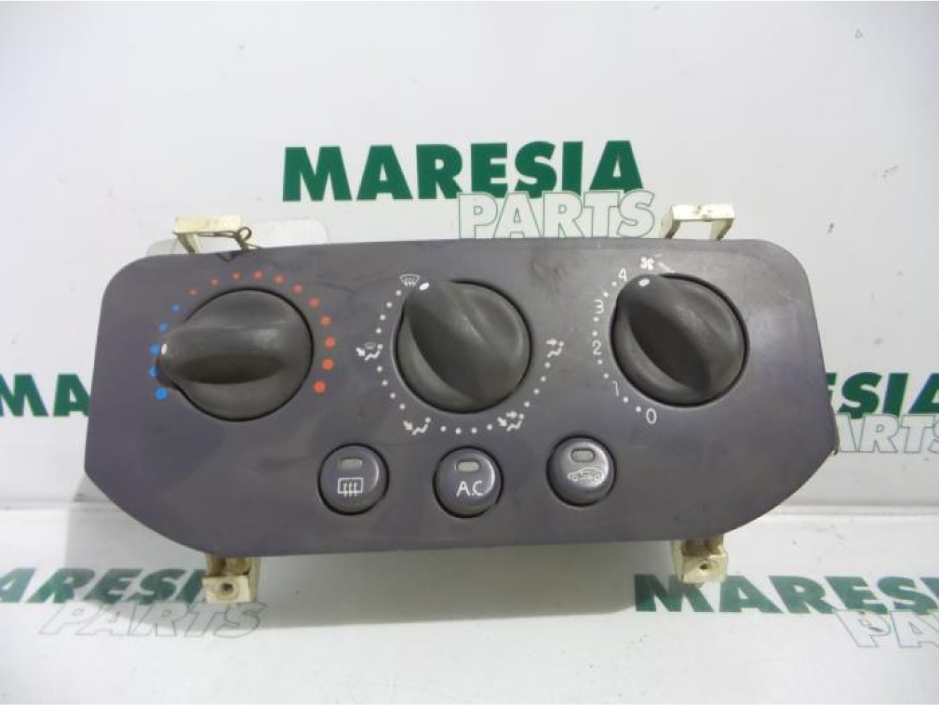 Renault - Clio - Panneau de commandes chauffage