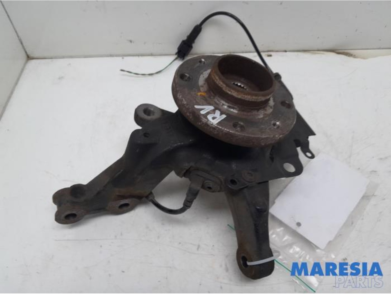 Renault - Clio - Knuckle, front right