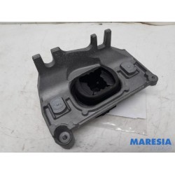 Renault - Clio - Engine mount