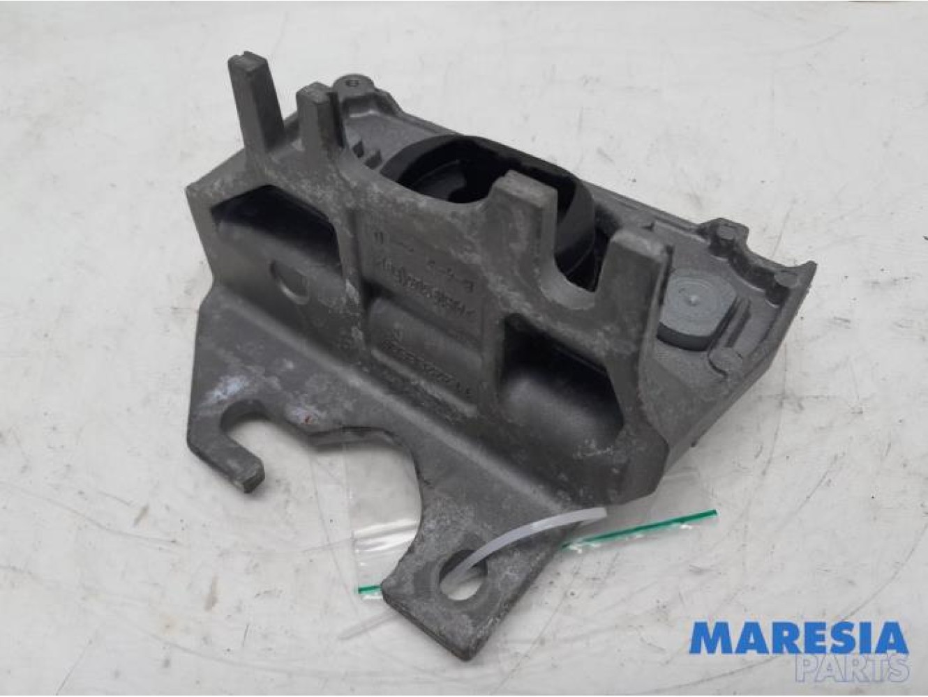 Renault - Clio - Engine mount