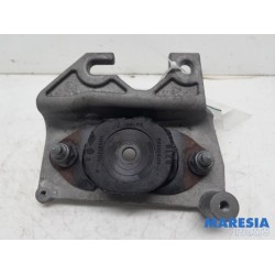 Renault - Clio - Engine mount