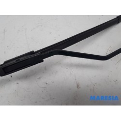 Renault - Clio - Front wiper arm