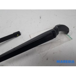 Renault - Clio - Front wiper arm