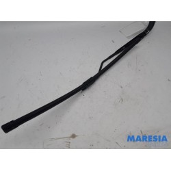 Renault - Clio - Front wiper arm
