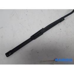 Renault - Clio - Front wiper arm
