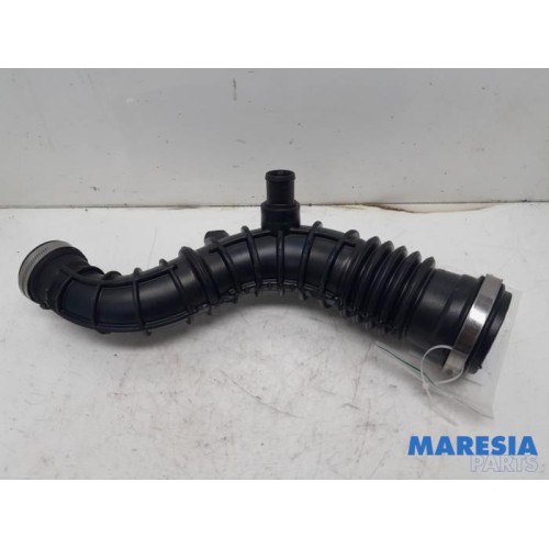 Renault - Clio - Air intake hose