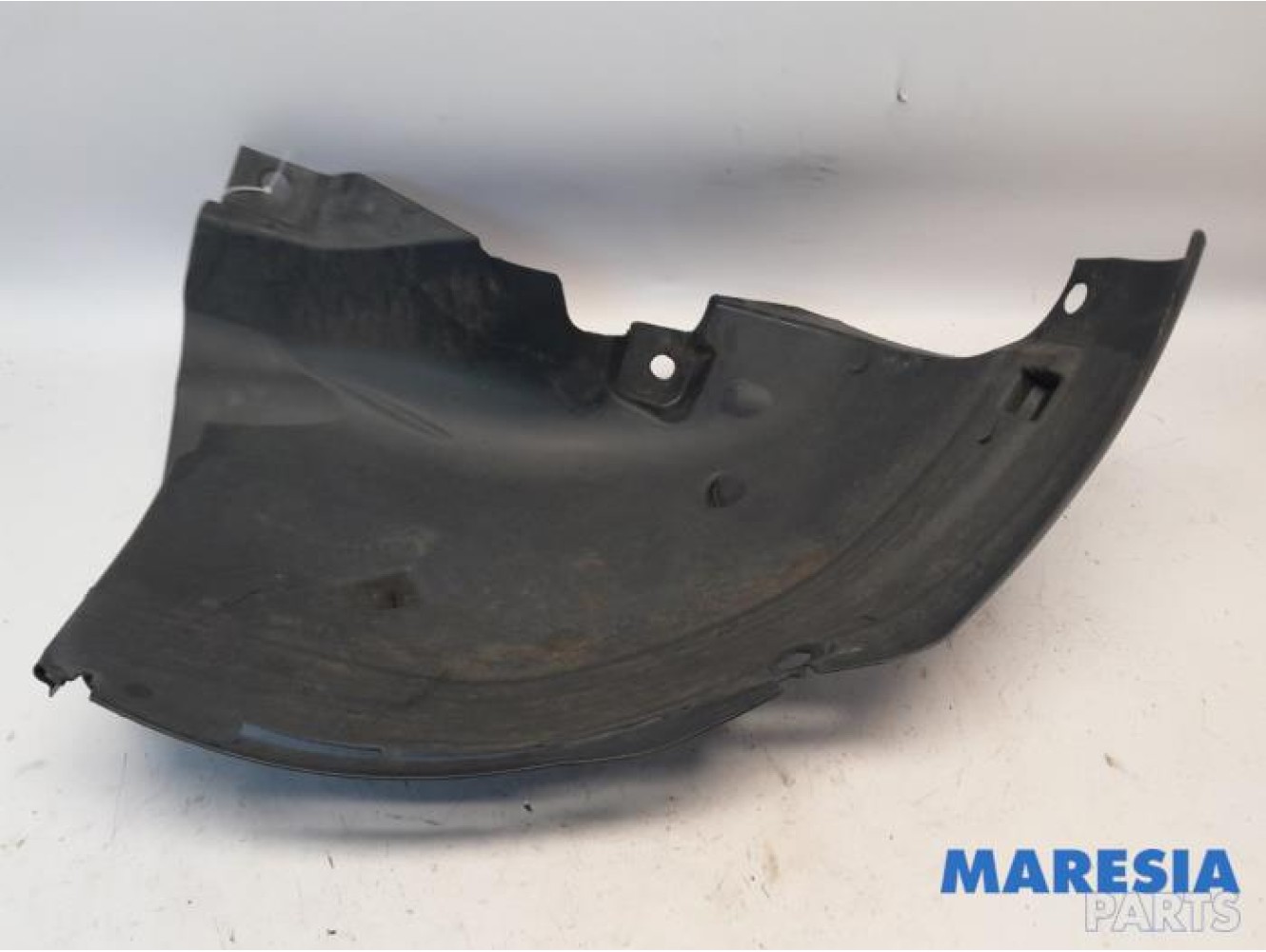 Renault - Clio - Wheel arch liner