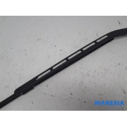 Peugeot - 307 - Front wiper arm